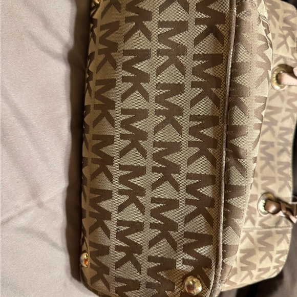 Michael Kors Jet Set Signature Tote bag purse with a beige "MK" logo print - Picture 2 of 6